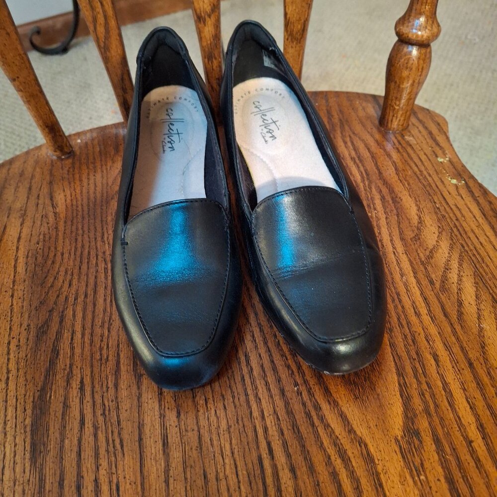 Barely Worn Clarks Loafer Size 6!